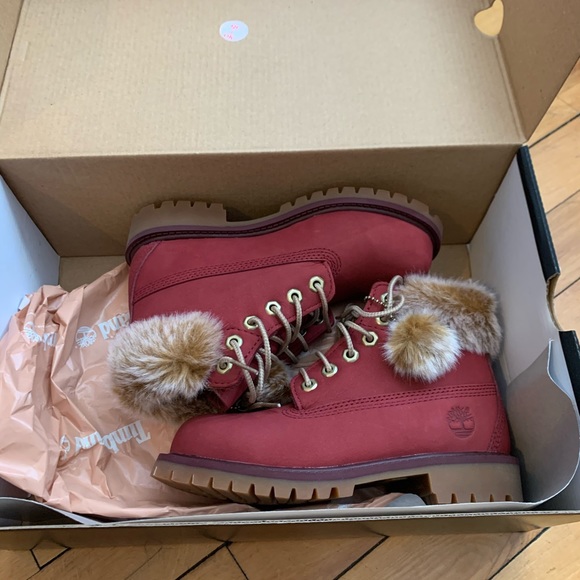 X SOLD X
Maroon timberland- kids size 13 - Picture 4 of 5